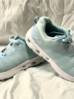 Light Blue Women's Lightweight Knit Sneaker - Brand Unlabeled